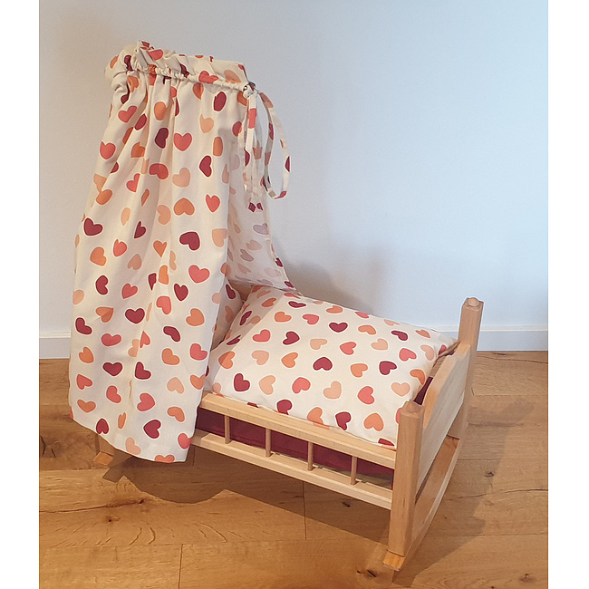 Puppenwiege mit Bettbezug und Himmel Herzen