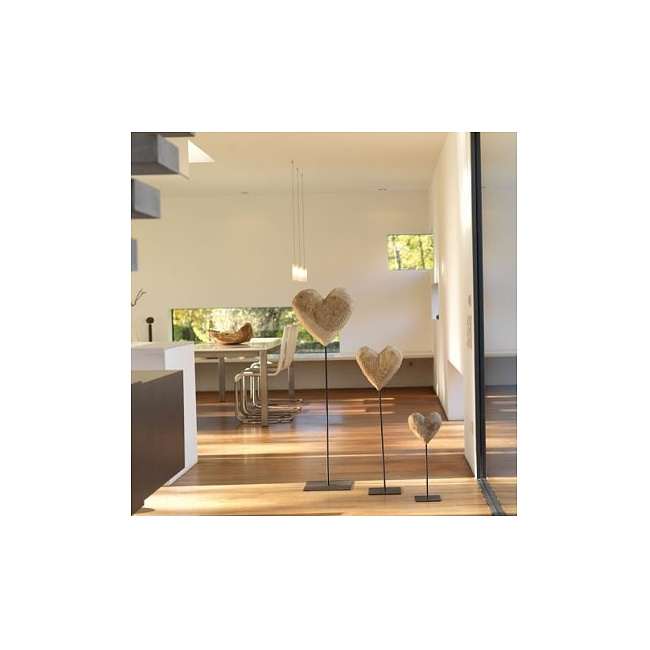 Holzherz rau auf Metallfu�