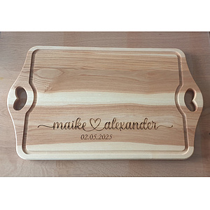 Tranchierbrett aus Eschenholz mit Saftrille und Herzschrift